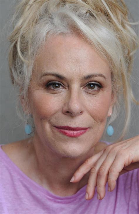 Jane Kaczmarek was married to her longtime boyfriend Bradley Whitford on 15 August 1992, but the couple divorced in 2010, after staying as husband and wife for over 7 years. They have three children, named Frances Whitford, who was born in January 1997; George Whitford was born on December 23, 1999; and Mary Louisa Whitford was born on November ...